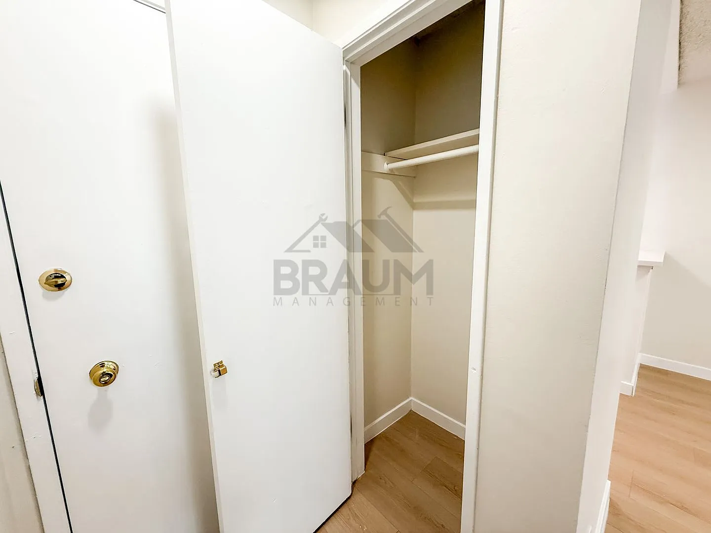 6039 WHITSETT — Photo 4