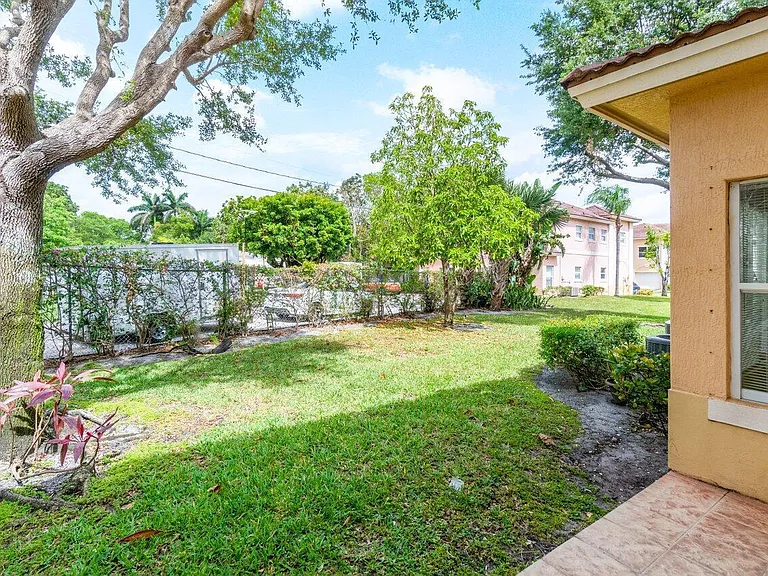 809 Talia Cir #809 — Photo 18