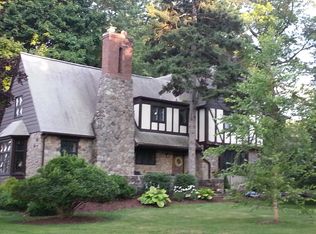 101 Park Dr, East Rochester, NY 14445