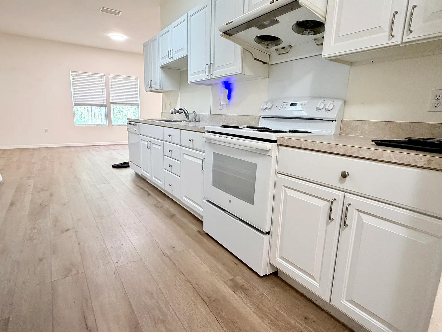 4 bed, 2246 sqft, $2,480 — Photo 3