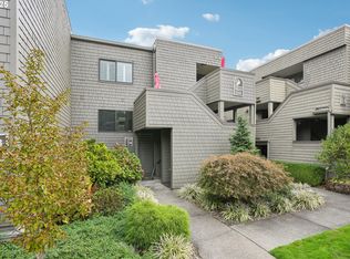 5620 S Riverside Ln, Portland, OR 97239