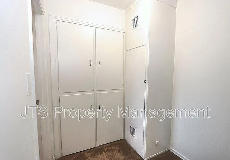 4439 V St #5 — Photo 43