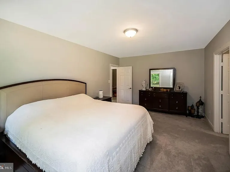 2 English Hills Dr — Photo 30