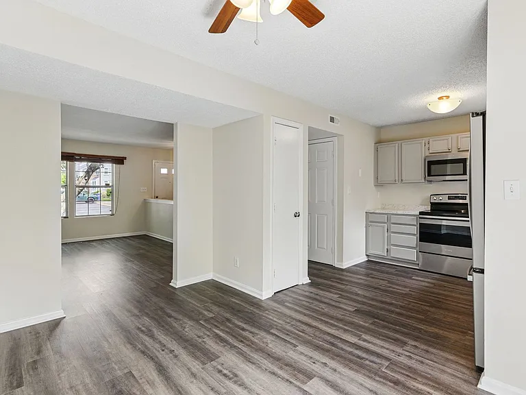 505 Knollwood Ct — Photo 8