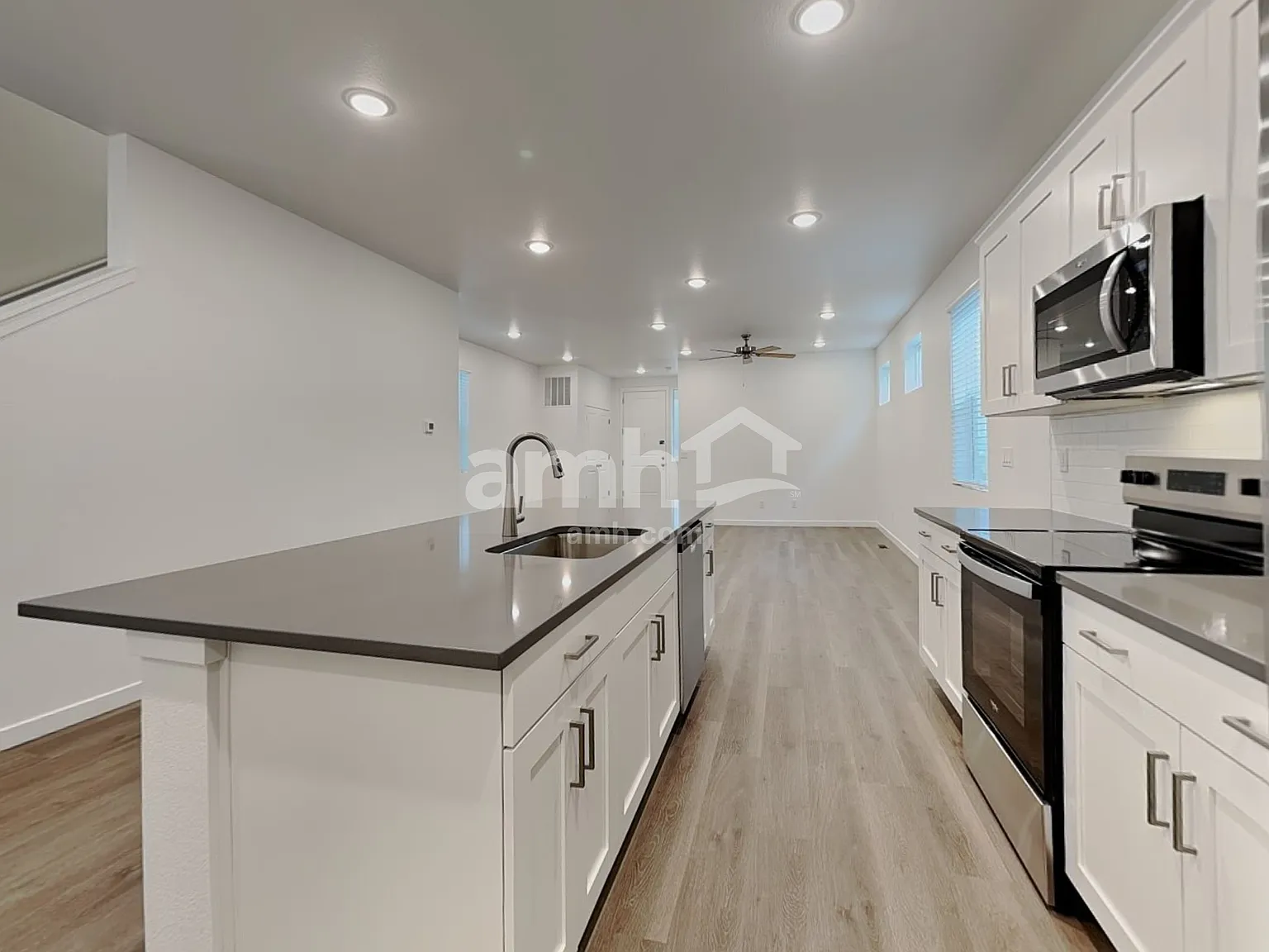 5 bed, 3.5 bath, 2837 sqft, $3,480 — Photo 3