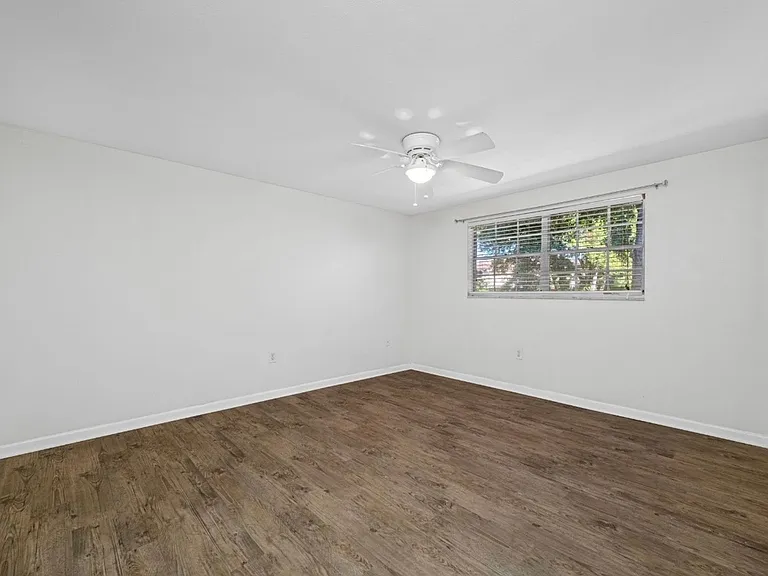 3211 W De Leon St — Photo 45