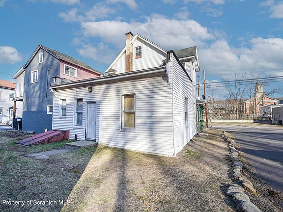 3rd image of 520 N Main St