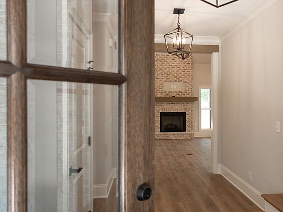 2nd image of 6247 W Old Murfreesboro Rd