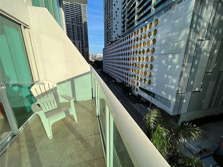 41 SE 5th St #504 — Photo 14