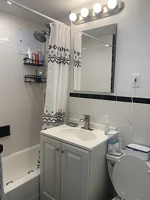 Rented by R New York | media 9
