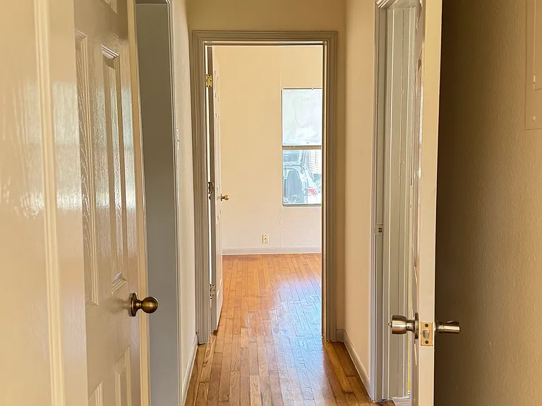 709 E Elmira St — Photo 14