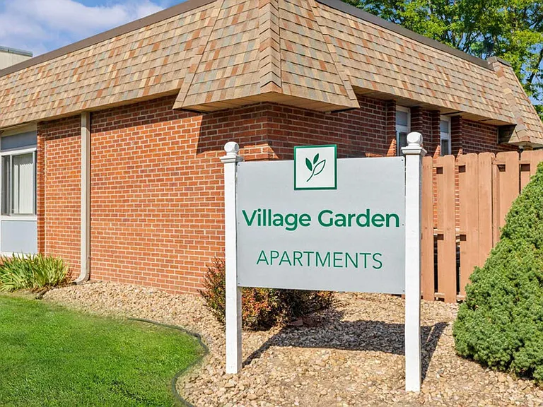 Village Garden — Photo 8