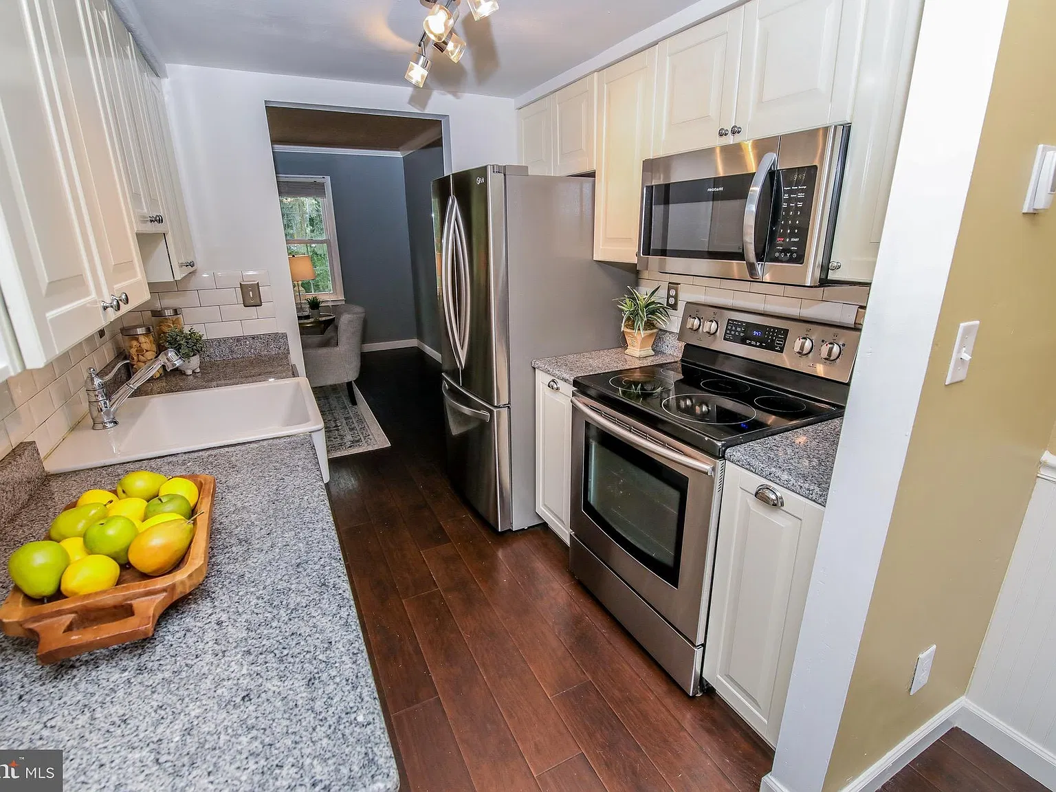 3 bed, 1800 sqft, $2,800 — Photo 3