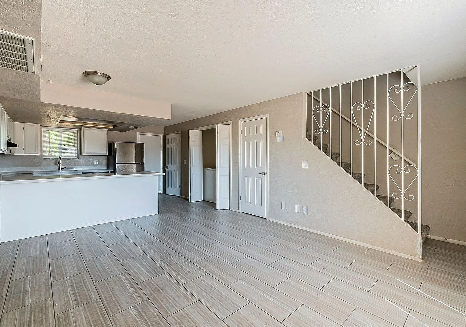 3 bedroom townhome for rent — Photo 1