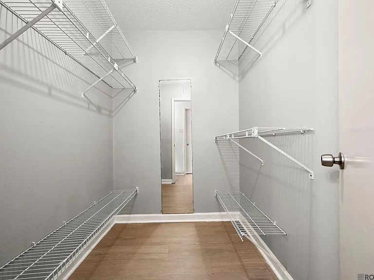 981 Ridgepoint Ct — Photo 15