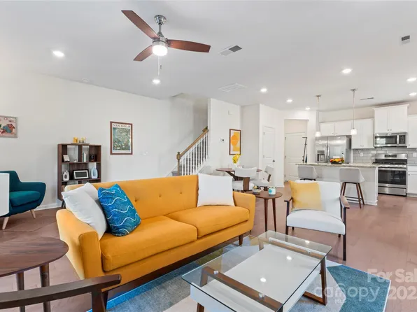 263 Harpers Run Ln, Matthews, NC 28104