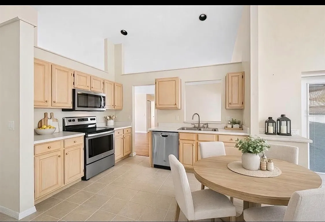 3 bed, 1738 sqft, $2,400 — Photo 2