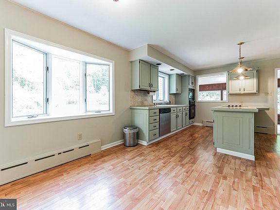 5th image of 1229 Benn Ln