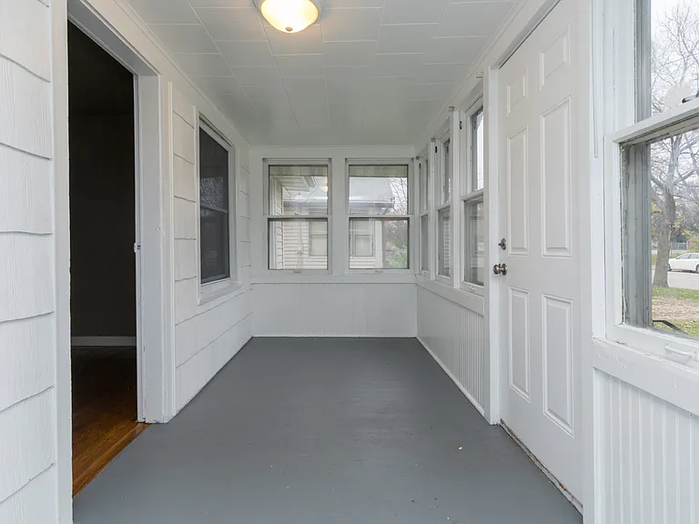 2618 E Grand Ave — Photo 14