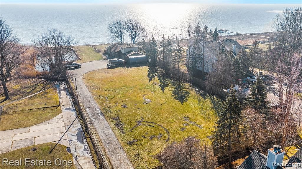 35850 Jefferson Ave, Harrison Township, MI 48045 MLS 20230009518