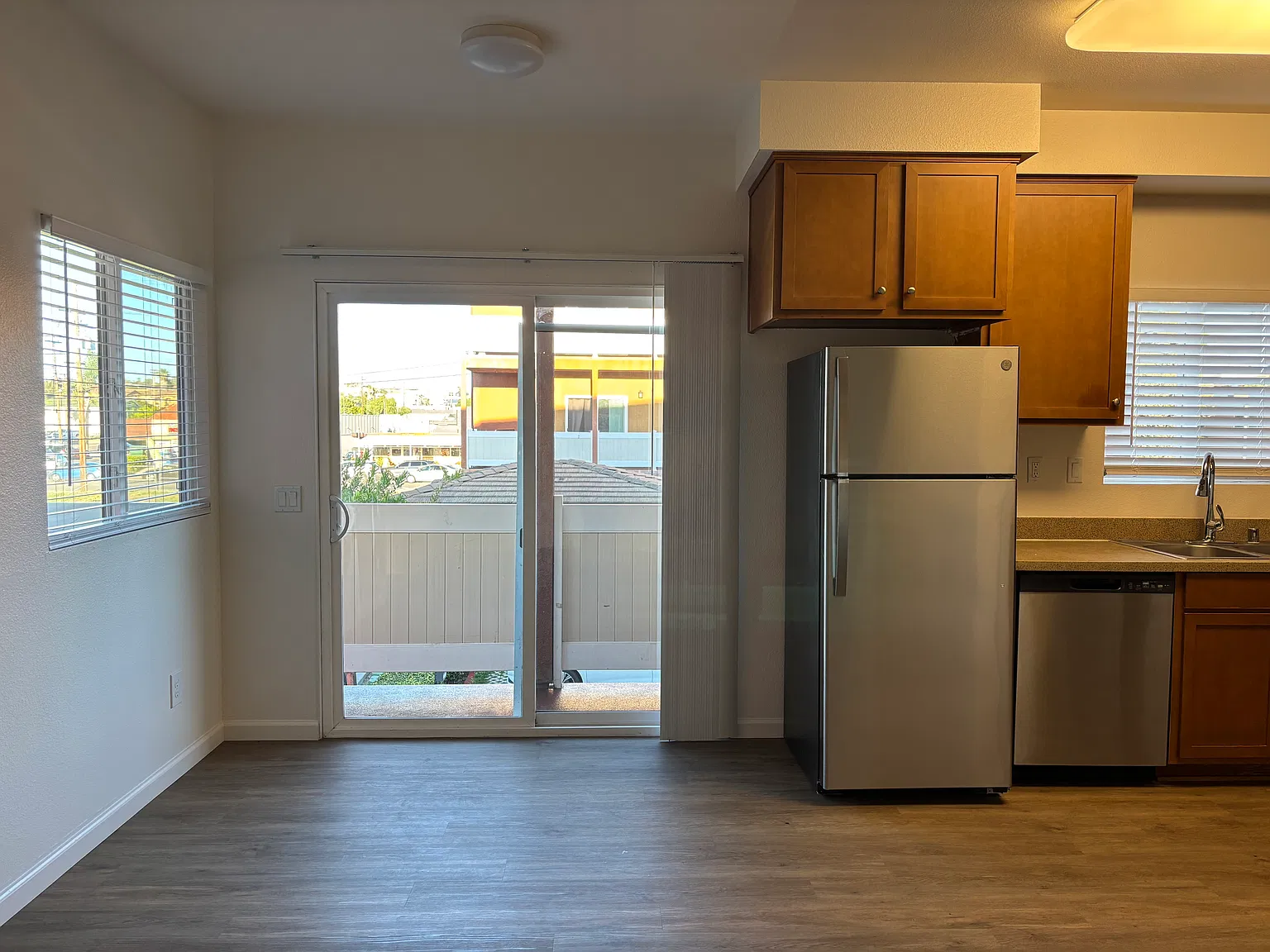 3 bed, 994 sqft, $3,150 — Photo 2