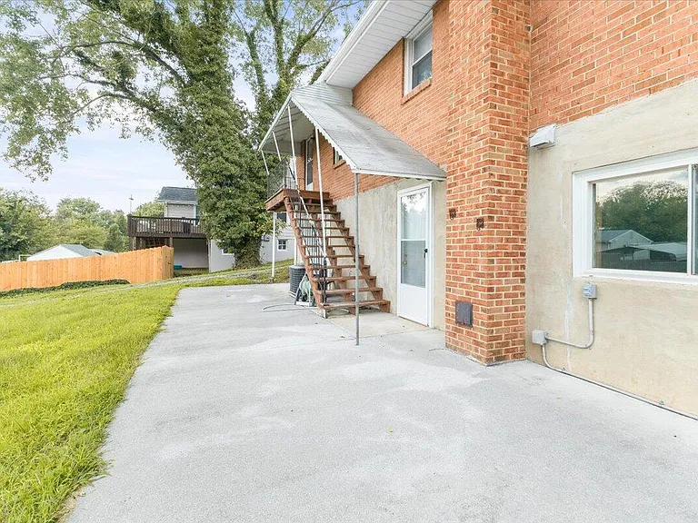 2313 King St NE — Photo 21