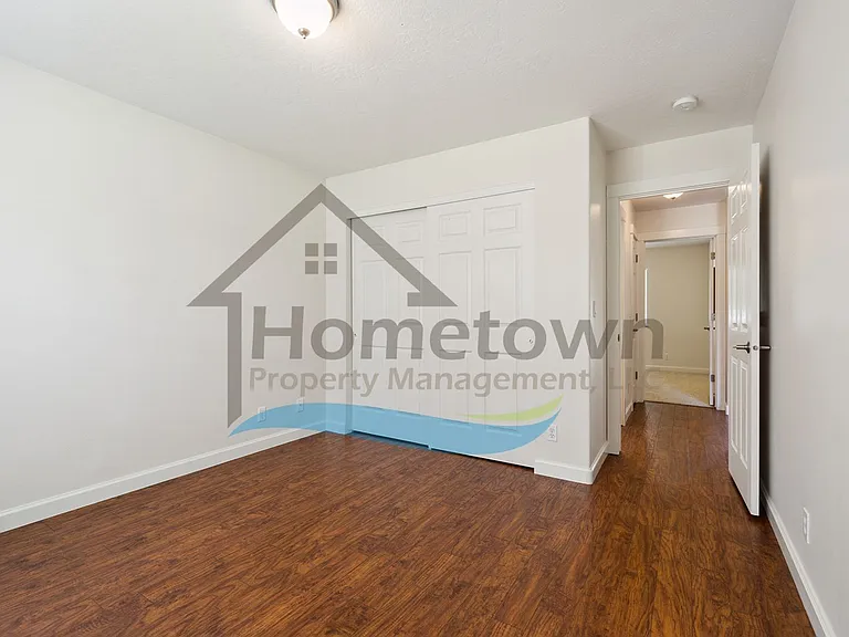 7358 N Aaron St — Photo 27