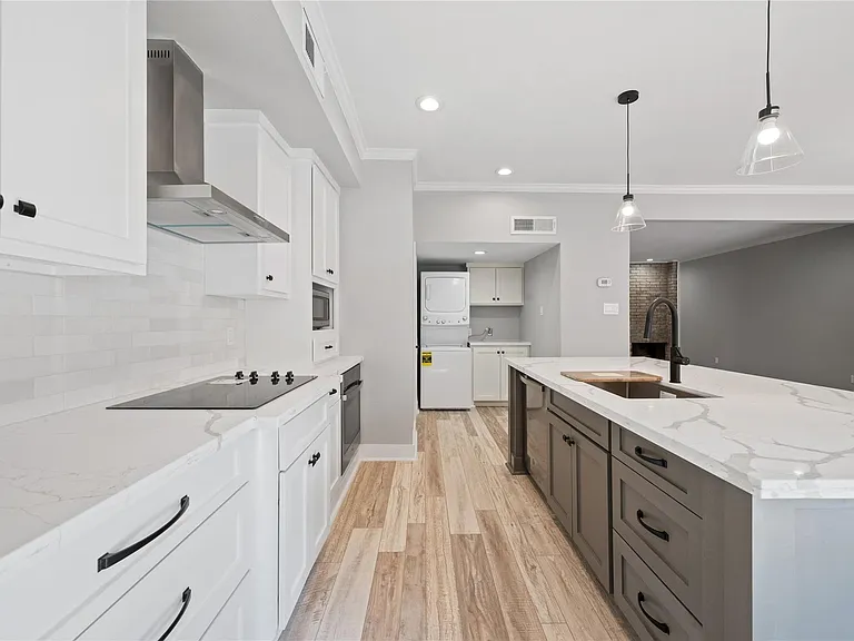 2113 Lake Village Dr — Photo 6