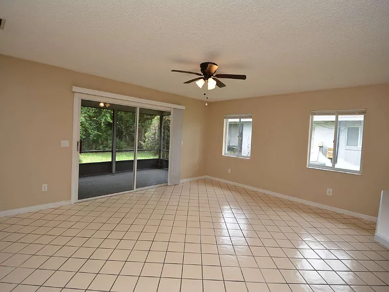 30 Farmsworth Dr #B — Photo 12