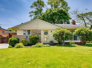 386 E Huntington Ln, Elmhurst, IL 60126