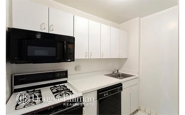 Sold by Douglas Elliman | media 18