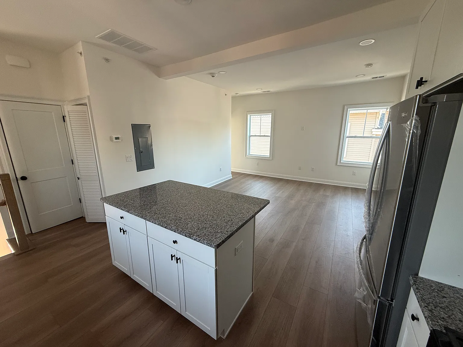 2 bed, 1032 sqft, $3,200 — Photo 4