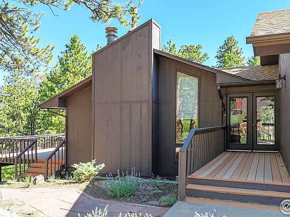 3rd image of 2441 Spruce Ave