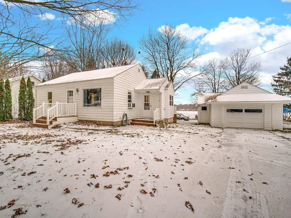 900 Park St, New Carlisle, IN 46350