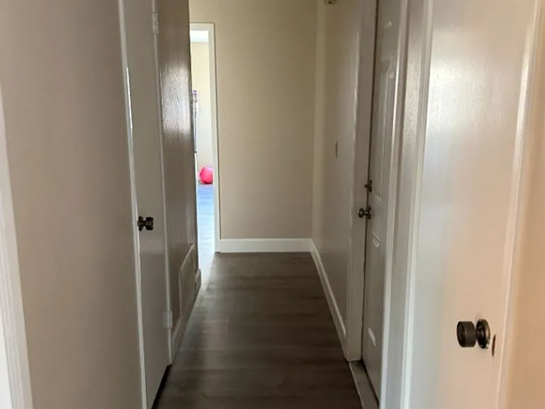 4901 Autumntree Ct — Photo 9
