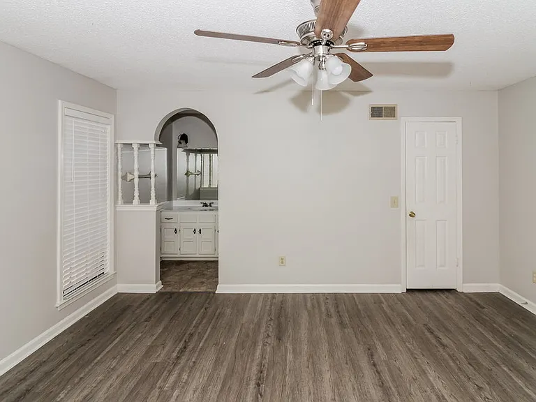 4580 Blandford Dr — Photo 10