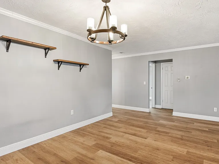 330 Scott Ct — Photo 15