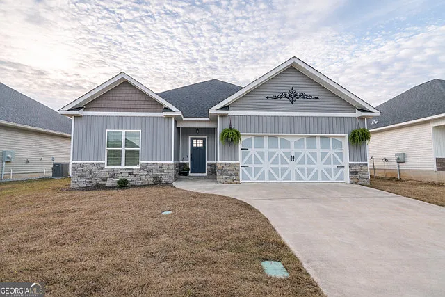 111 Cascades Ct photo 1