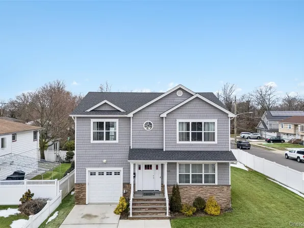 2162 Seamans Neck Road, Seaford, NY 11783