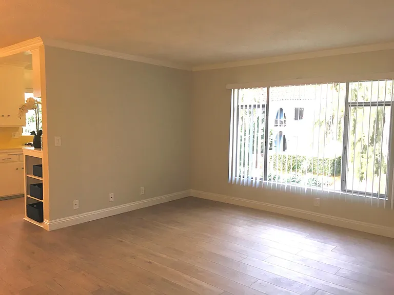 122 N Wetherly Dr #5 — Photo 8