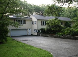 4 Lovers Ln, Southborough, MA 01772