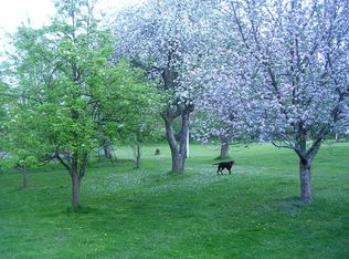 W276N2102 Spring Creek Dr, Pewaukee, WI 53072