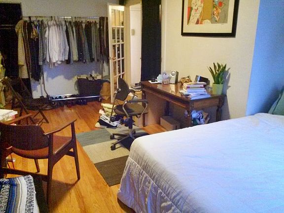 3rd image of 204 Livingston St APT 4