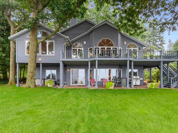 5913 Shore Acres Rd, New Franken, WI 54229
