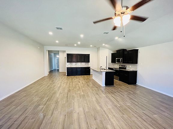 5th image of 3504 Tahiti Ln