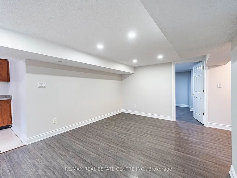 2 Milner Rd #BASEMENT — Photo 11
