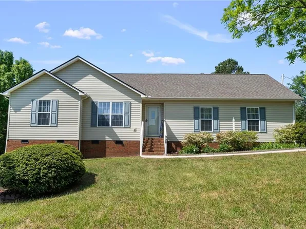 998 Fuller Mill Rd, Thomasville, NC 27360