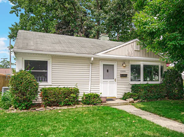 1200 W 44th Pl, Hobart, IN 46342