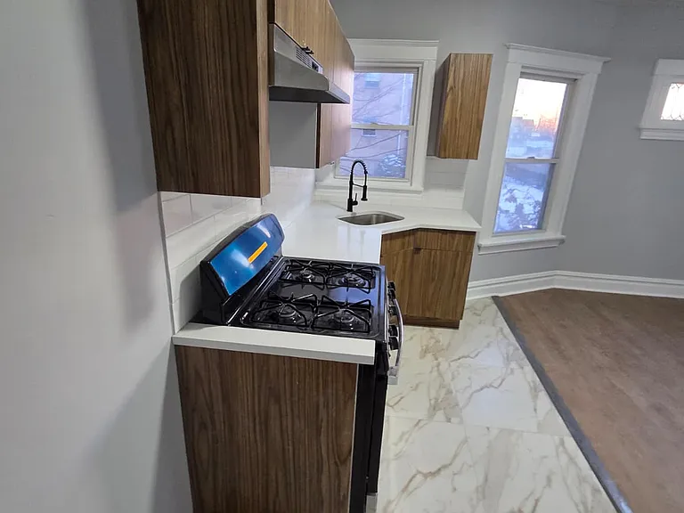 98 S Grove St #2 — Photo 1