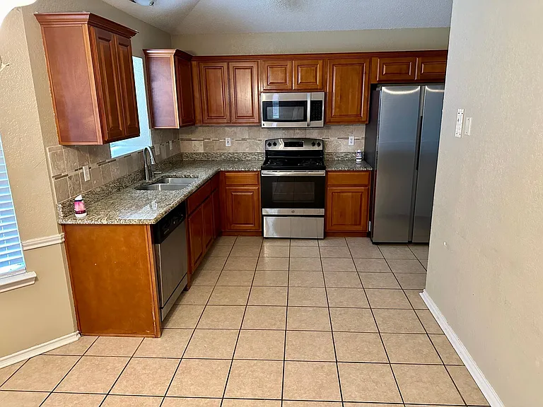 2207 Waterfall Dr — Photo 8